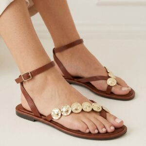Sandalia tachas camel