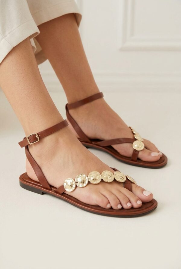 Sandalia tachas camel