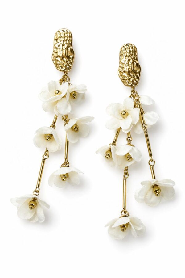 Pendiente flor blanca