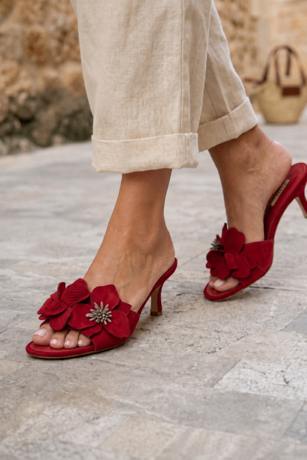 Zapatos Corinaflor rojo sin reloj en el tobillo