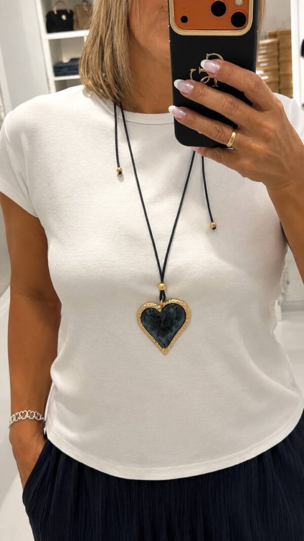 Collar Atenea de corazón negro y dorado