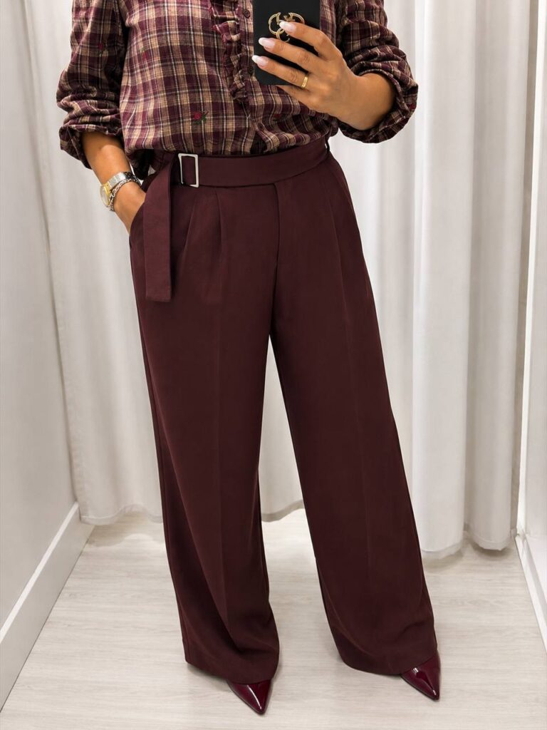 Pantalón Oxford color burgundy, vista frontal