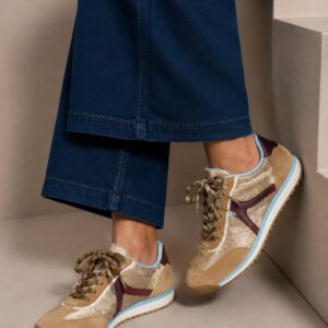 Zapatillas Aurea Gold en tonos dorado, beige y burdeos