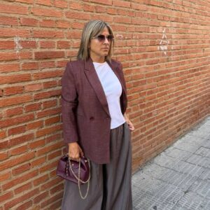 Blazer Julia color burdeos, vista frontal burdeos