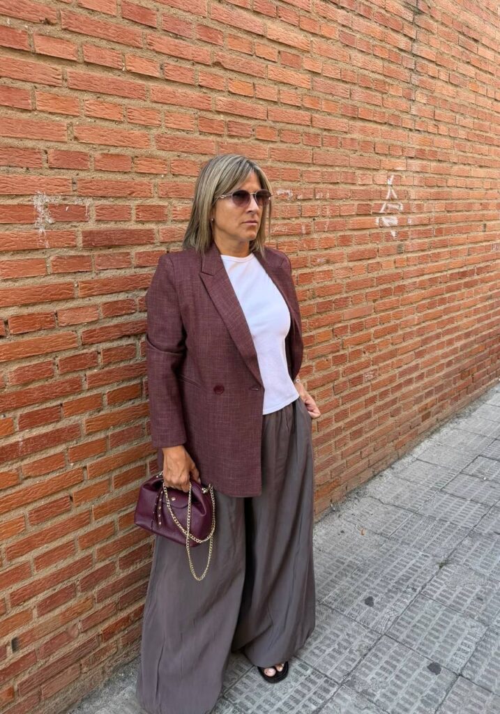 Blazer Julia color burdeos, vista frontal burdeos