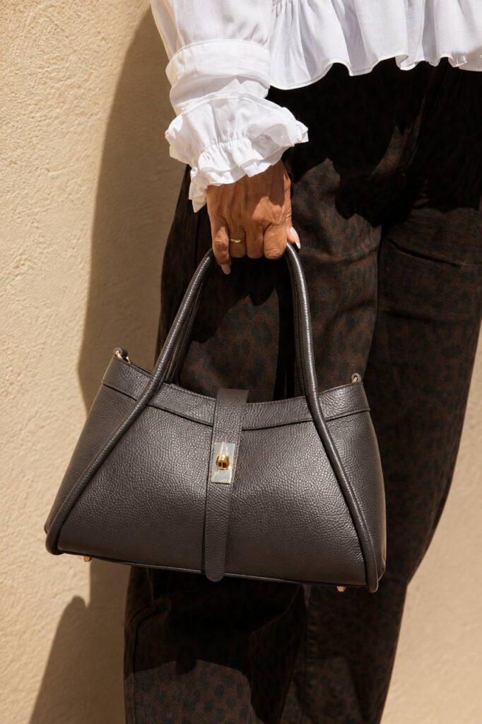 Bolso Libia Coffee de piel 100 %, vista frontal