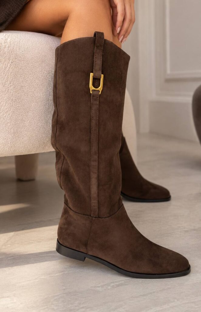 Botas Horse de Corina en color coffee, vista puesta de cuerpo completo