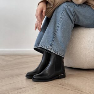 Botines Sofía negros de Corina, puestos