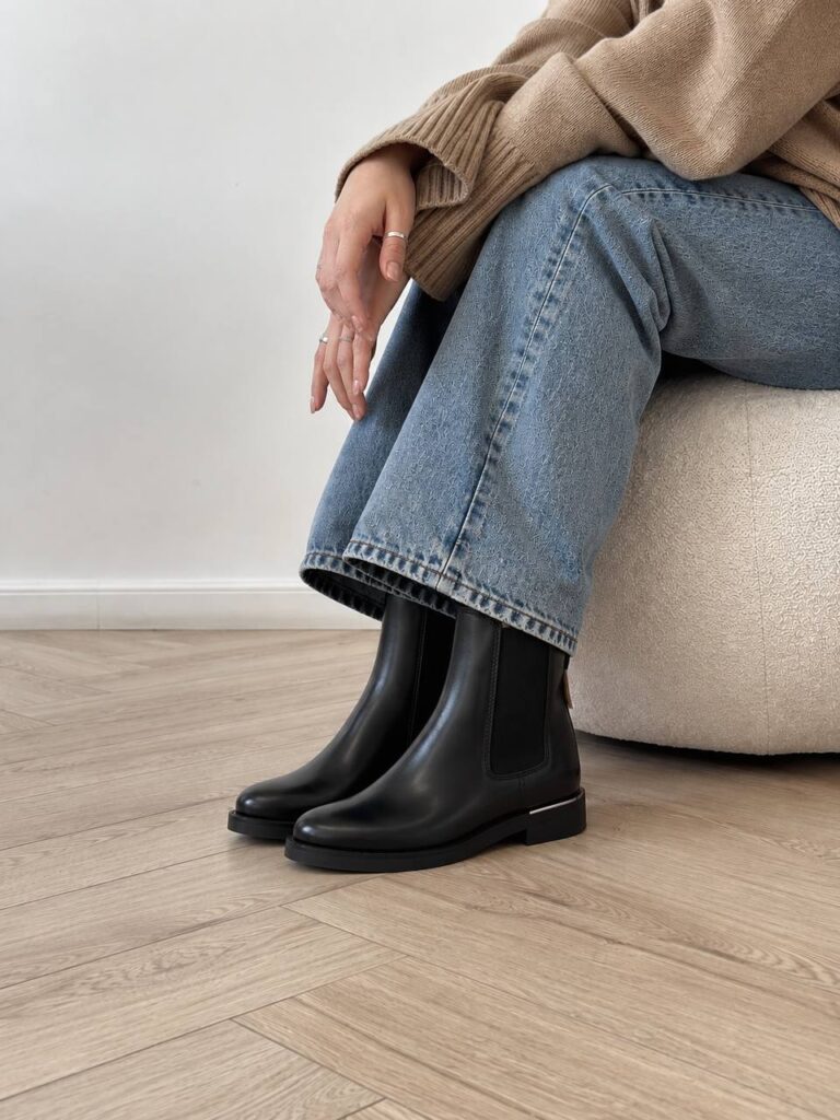 Botines Sofía negros de Corina, puestos