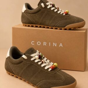 Zapatillas Bimba Khaki de Corina sobre su caja