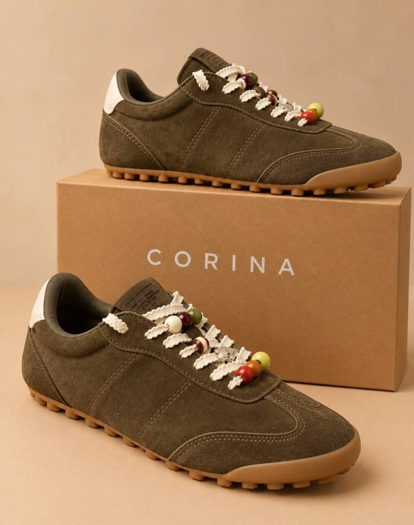 Zapatillas Bimba Khaki de Corina sobre su caja
