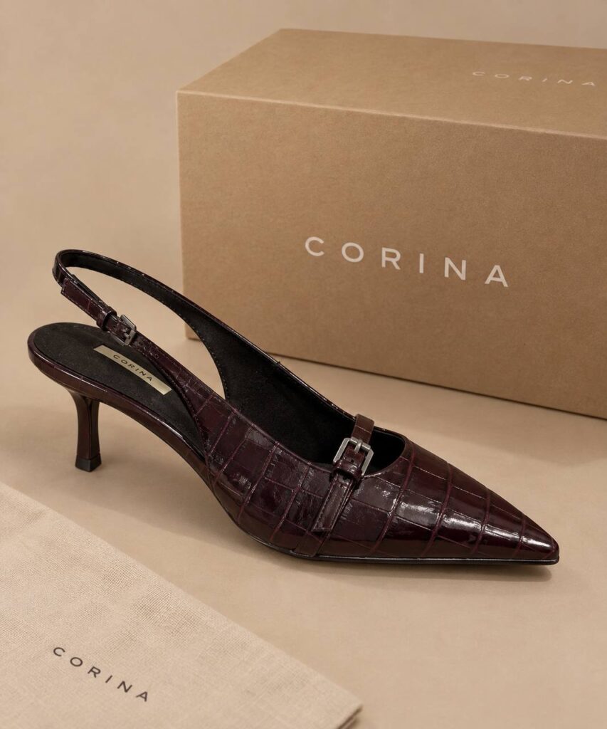Zapato Kitty burgundy de Corina, vista lateral